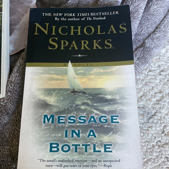 2 pc book set of Nicholas Sparks Novels - Picture 2 of 6